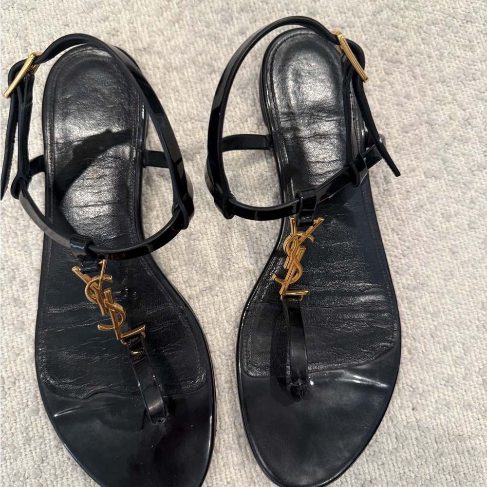 CASSANDRA SANDALS IN PATENT LEATHER
BLACK size 39